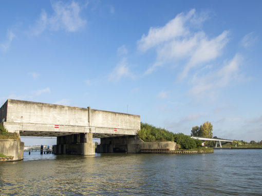 Plofsluis Nieuwegein. Bijzonder relikwie van de Nieuwe Hollandse Waterlinie.