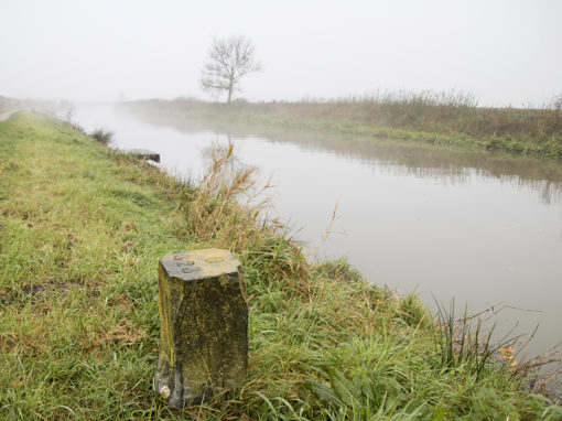 Limietpaaltje, relikwie Nieuwe Hollandse Waterlinie.