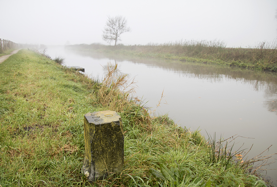 Limietpaaltje, relikwie Nieuwe Hollandse Waterlinie.