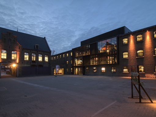 Blokhuispoort (1851), voormalige gevangenis in Leeuwarden.