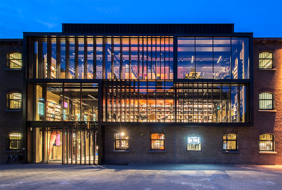 ‘dbieb’ Openbare Bibliotheek Leeuwarden in de Blokhuispoort