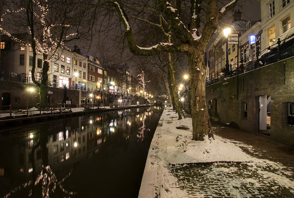 Utrecht glow in the dark, een verslag van een nachtelijke fotowandeling in winterse sferen.