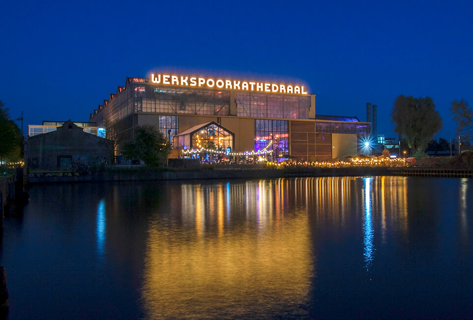 Werkspoorkathedraal tijdens het Werkspoorfestival.