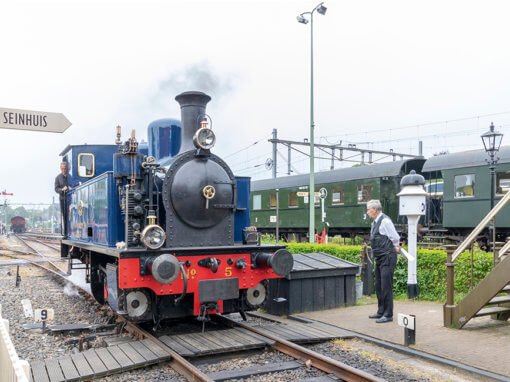 Stoomlocomotief uit 1929 bij station Hoorn – Stoomtram Hoorn – Medemblik.