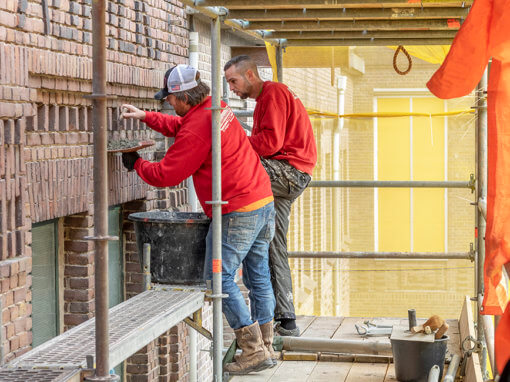 Erfgoedspecialisten aan het werk: gevelherstel, Koninklijke Koopmans Meelfabrieken, i.o.v. H.J. Schippers Gevelherstel