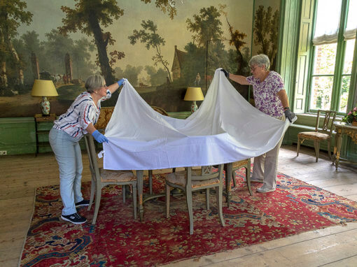 Good Housekeeping, erfgoedspecialisten aan het werk op Kasteel Loenersloot i.o.v. Utrechts Landschap