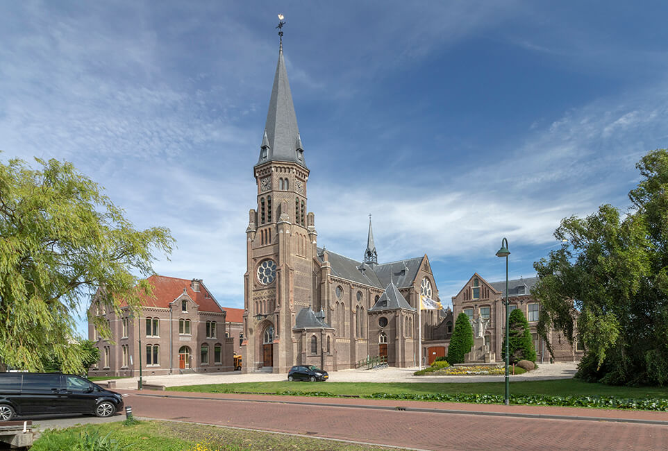 R.K. complex Petrus en Paulus i.o.v. Walraad Architecten.