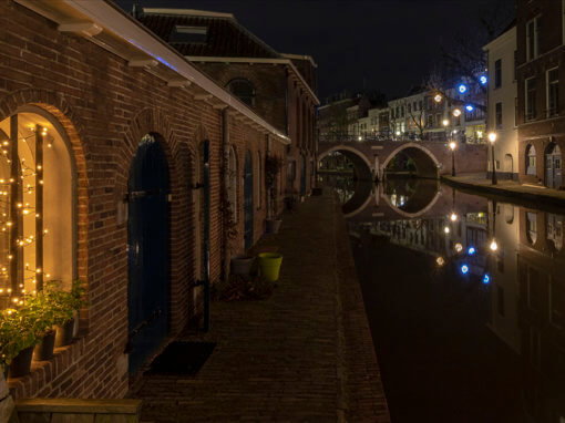 Oudegracht zicht op Vollersbrug en voormalige stoombierbrouwerij De Boog