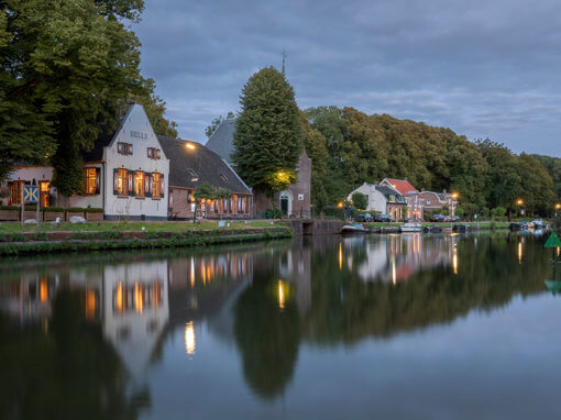 Beschermd dorpsgezicht Oud Zuilen langs de Vecht.