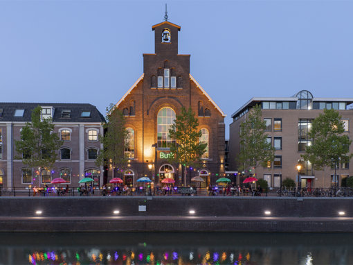 Bunk Hotel, voormalige Westerkerk (1891), Catharijnekade, Utrecht.