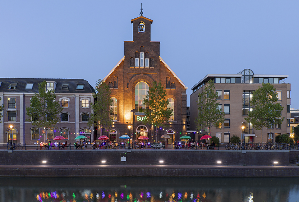 Bunk Hotel, voormalige Westerkerk (1891), Catharijnekade, Utrecht.