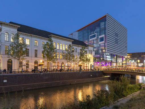 Vinkepand, TivoliVredenburg en Hoog Catharijne The Mall aan de herstelde Stadsbuitengracht, Utrecht