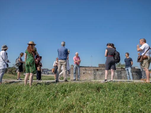 Fotograaf zomerexcursie Erfgoedteam van het Steunpunt Monumenten en Archeologie, Noord Holland.