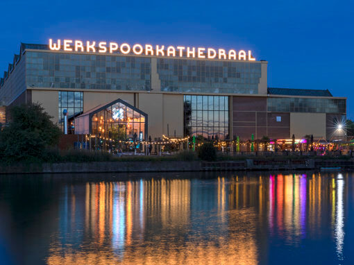 Werkspoorkathedraal en Werkspoorkade, Utrecht.