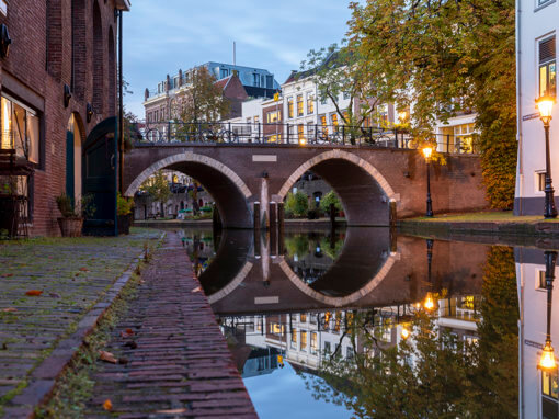 Oudegracht met Twijnstraat aan de Werf en Vollersbrug.