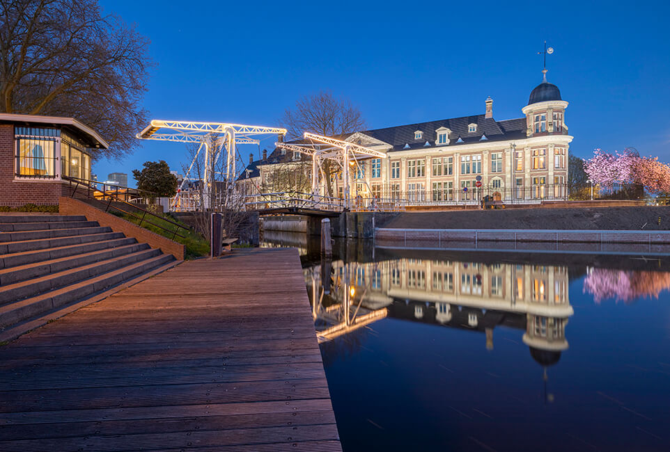 Muntgebouw en Abel Tasmanbrug, Utrecht.