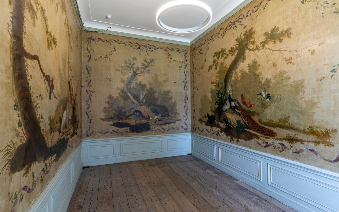 Interieur met historisch Chinees behang in landhuis Oud Amelisweerd i.o.v. Stadsherstel Utrecht