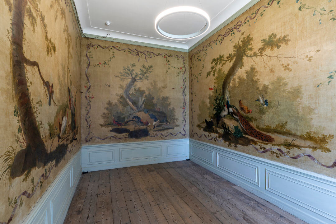 Interieur met historisch Chinees behang in landhuis Oud Amelisweerd i.o.v. Stadsherstel Utrecht