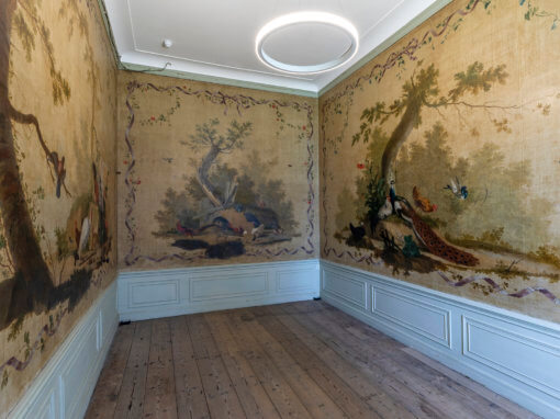 Interieur met historisch Chinees behang in landhuis Oud Amelisweerd i.o.v. Stadsherstel Utrecht