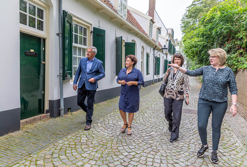 Viering 400 jaar Rijksmonument Bruntenhof met Utrechts Burgemeester Sharon Dijksma, i.o.v. het Utrechts Monumentenfonds
