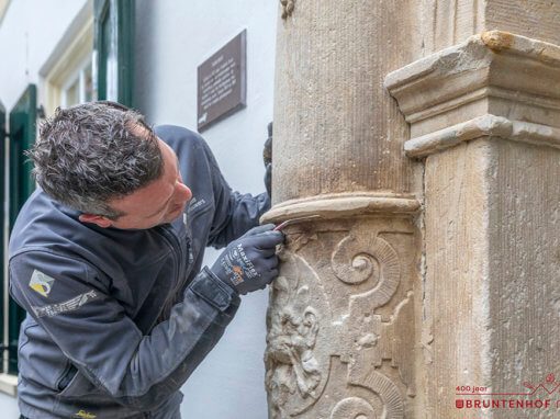 Restauratie 400 jaar oude Bruntenhofpoort i.o.v. het Utrechts Monumentenfonds