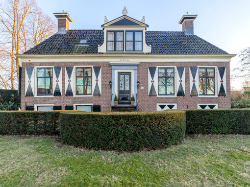 Eindresultaat na restauratie historische boerderij ”De Greveling”, Oudehaske, i.o.v. Schippers Gevelwerken.