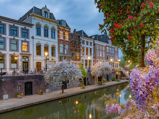 Utrecht Oudegracht, avond in de lente