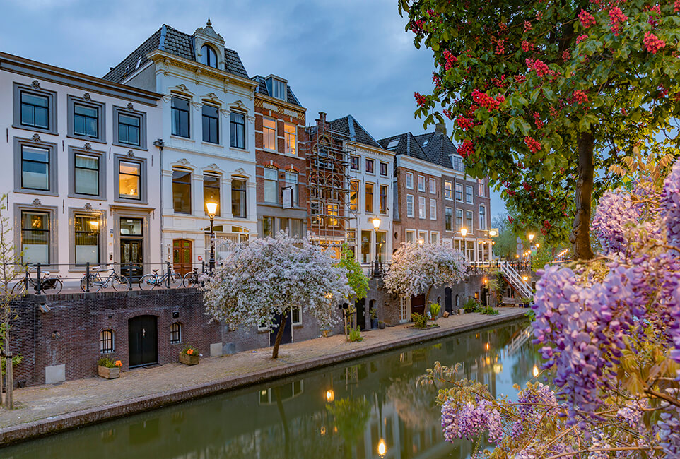 Utrecht Oudegracht, avond in de lente