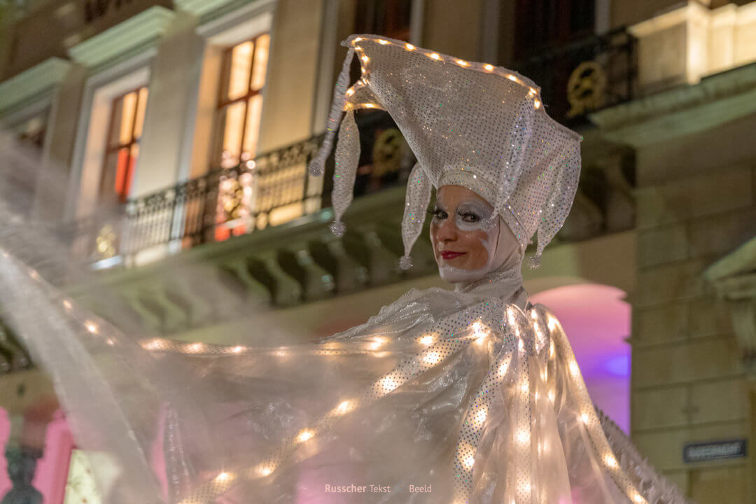 Sint Maarten Parade – feestelijke afsluiting viering Utrecht 900 – performance bij de Winkel van Sinkel