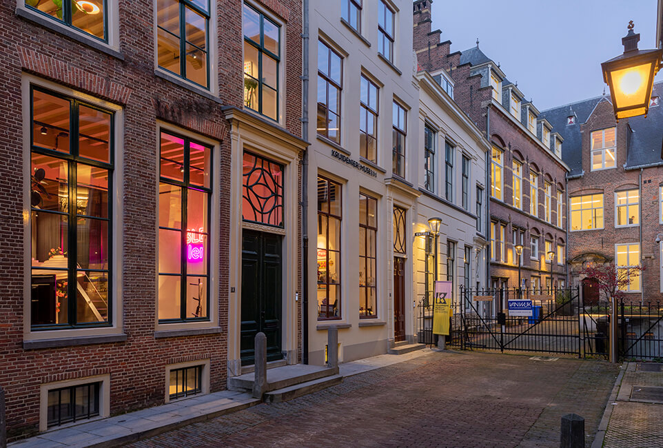 Fotografie gerestaureerde en herontwikkelde monumenten aan ’t Hoogt, Utrecht i.o.v. Utrechts Monumentenfonds.