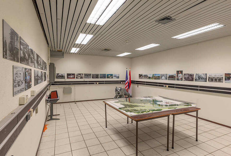 Fotografie preview expositie Koude Oorlog in voormalige commandobunker op Park Vliegbasis Soesterberg i.o.v. Utrechts Landschap