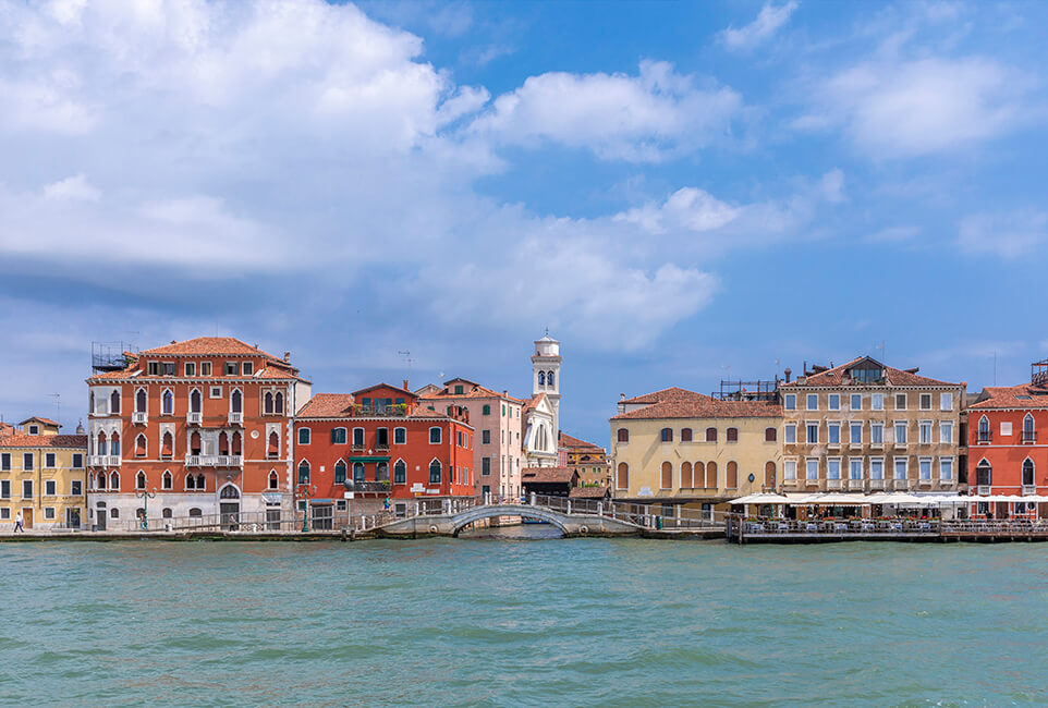 Dorsoduro Venetië vanaf het Canale di Fusina