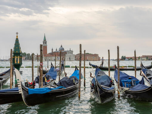 Zicht op de basiliek van San Giorgio Maggiore gezien vanaf de kade bij  Riva degli Schiavoni, Venetië