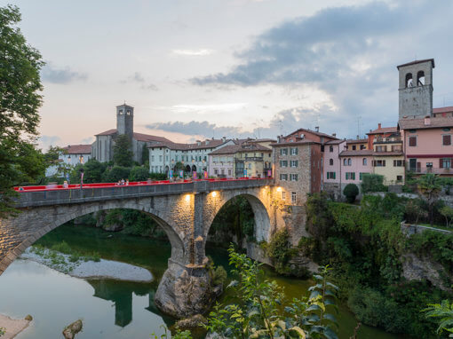 Ponte del Diavolo (Duivelsbrug) in Cividale del Friuli, Friuli, Italië