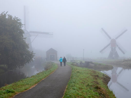 Molens van Oud-Zuilen in de mist.