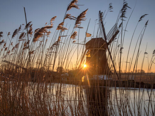 Molen ’t Hoog- en Groenland, Baambrugge in winterse sfeer