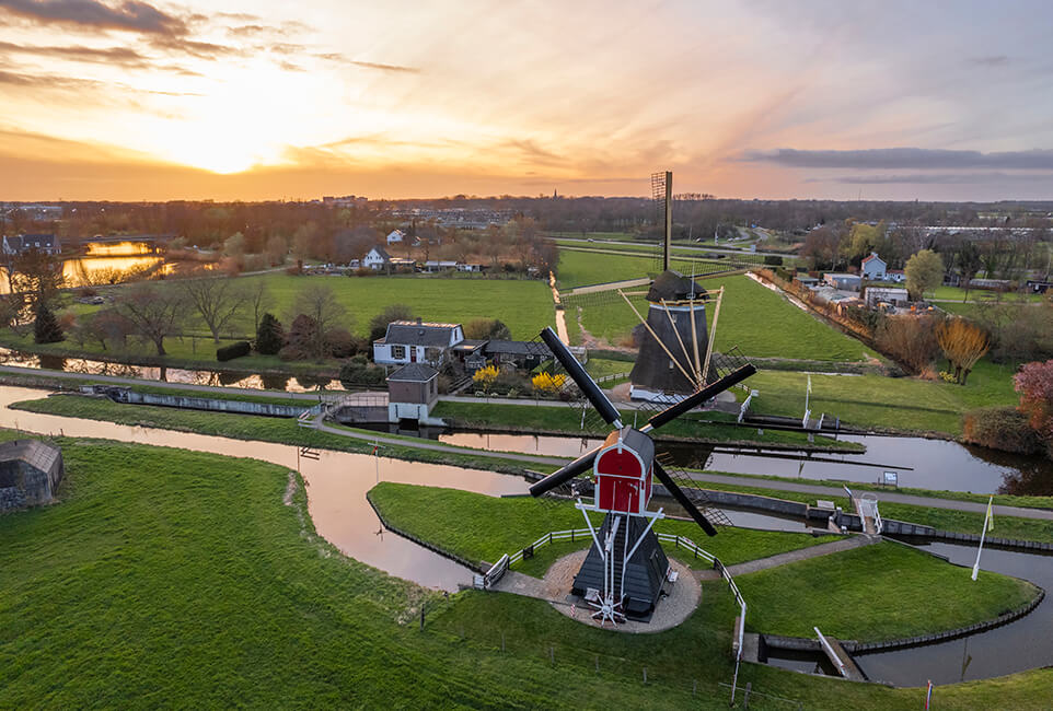 Molens van Oud-Zuilen bij zonsondergang