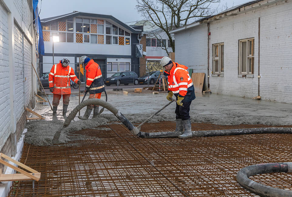 Betonnen vloer storten nieuwe Hoogvliet supermarkt Utrecht i.o.v. Heilijgers