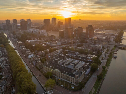Muntgebouw en omgeving i.o.v. Jurriëns
