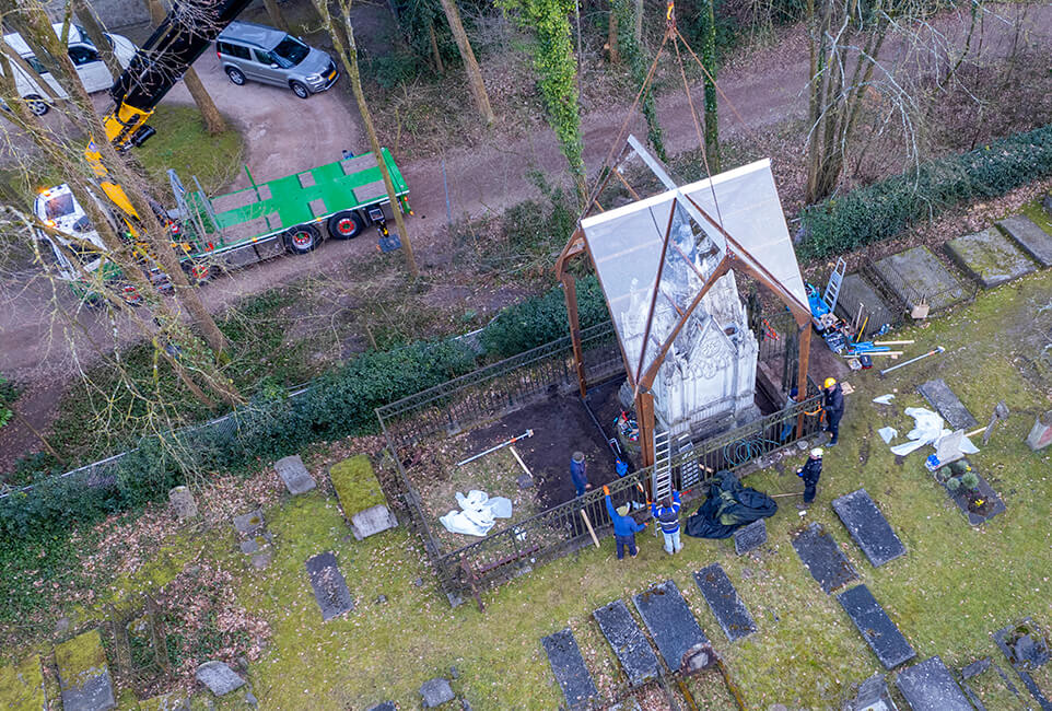 Operatie tijdelijke bescherming rijksmonumentaal grafmonument Naarden i.o.v. Gemeente Gooise Meren
