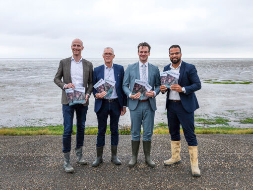 4 wethouders en 1 gedeputeerde op de Waddendijk van Wieringen i.o.v. MOOI Noord-Holland