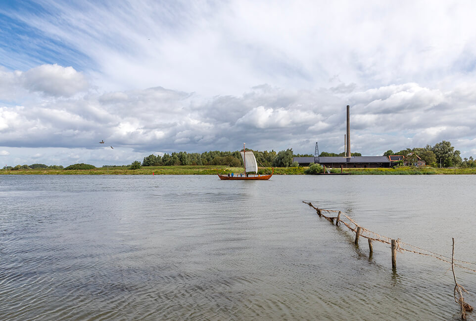 Steenfabriek Bosscherwaarden (met toevallig passerende replica vikingschip Drestat-1 i.o.v. Utrechts Landschap