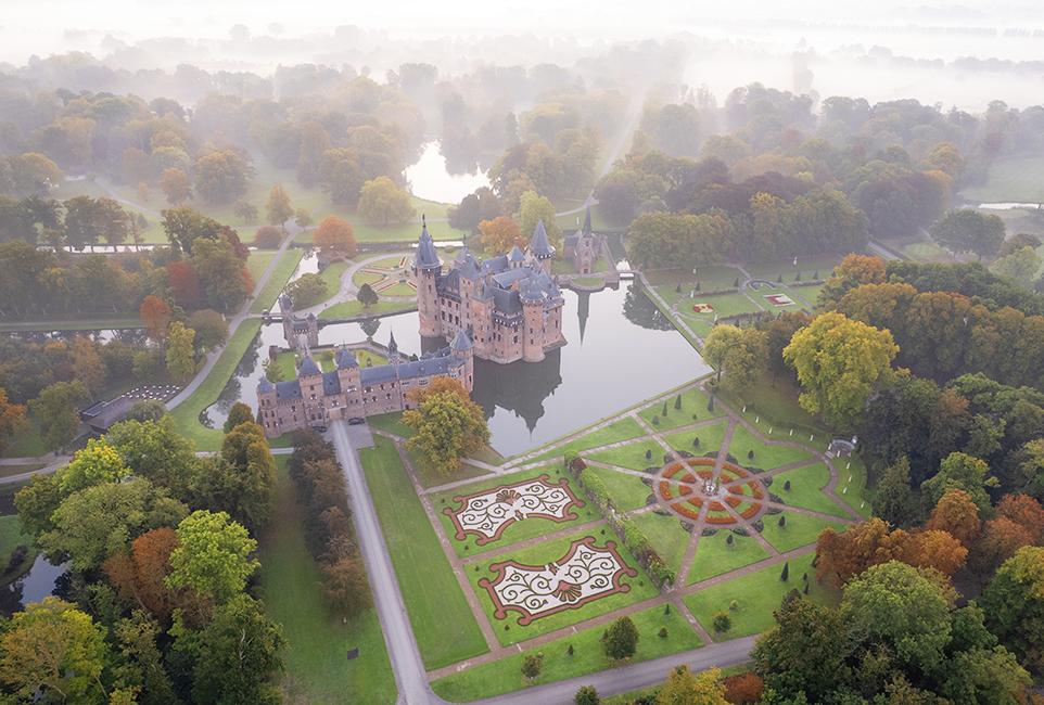 Ochtendmist bij Kasteel de Haar, Haarzuilens